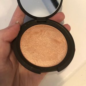 Becca Champagne Pop Highlight